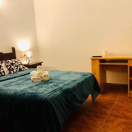 Low Cost Rooms Malaga River Bagian luar foto