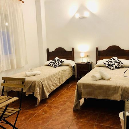 Low Cost Rooms Malaga River Bagian luar foto
