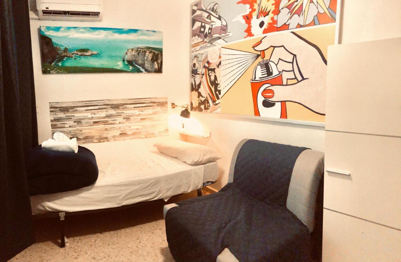 Low Cost Rooms Malaga River Bagian luar foto