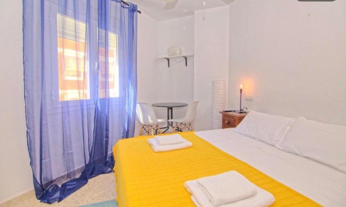 Low Cost Rooms Malaga River Bagian luar foto