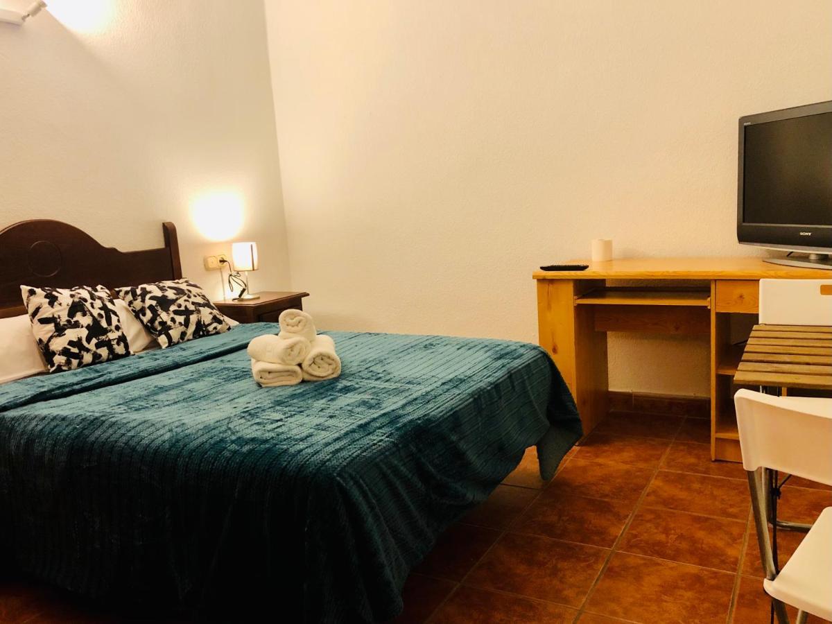 Low Cost Rooms Malaga River Bagian luar foto