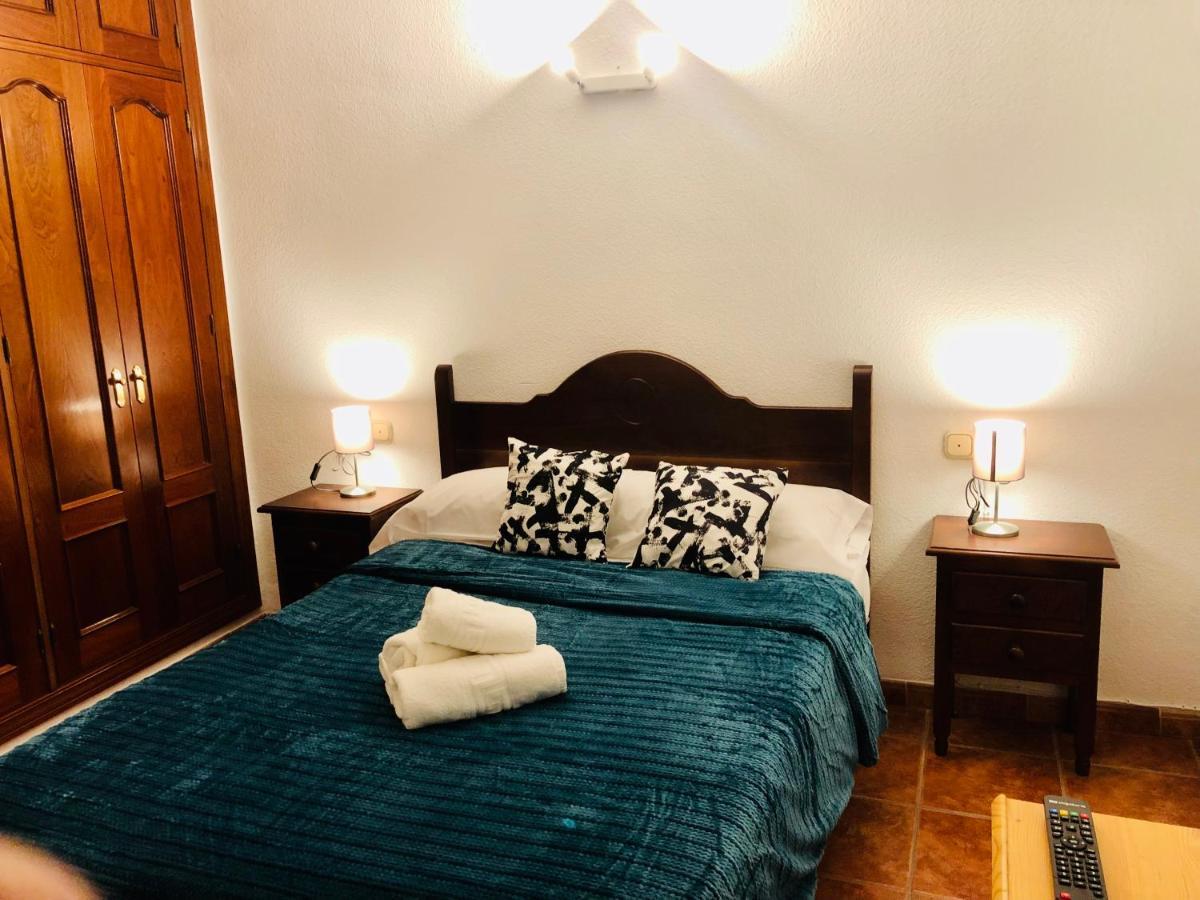 Low Cost Rooms Malaga River Bagian luar foto