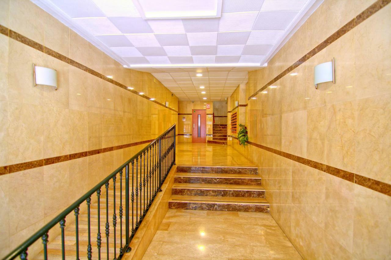 Low Cost Rooms Malaga River Bagian luar foto