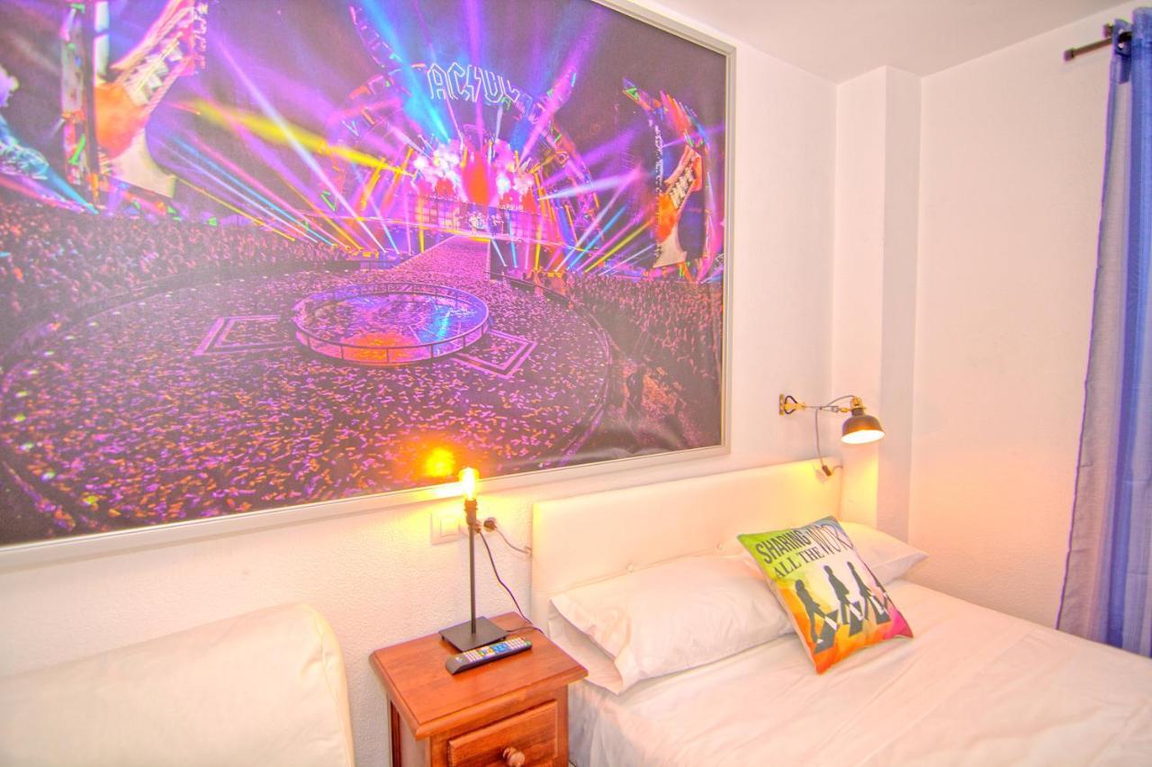 Low Cost Rooms Malaga River Bagian luar foto