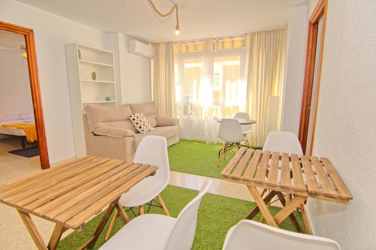 Low Cost Rooms Malaga River Bagian luar foto