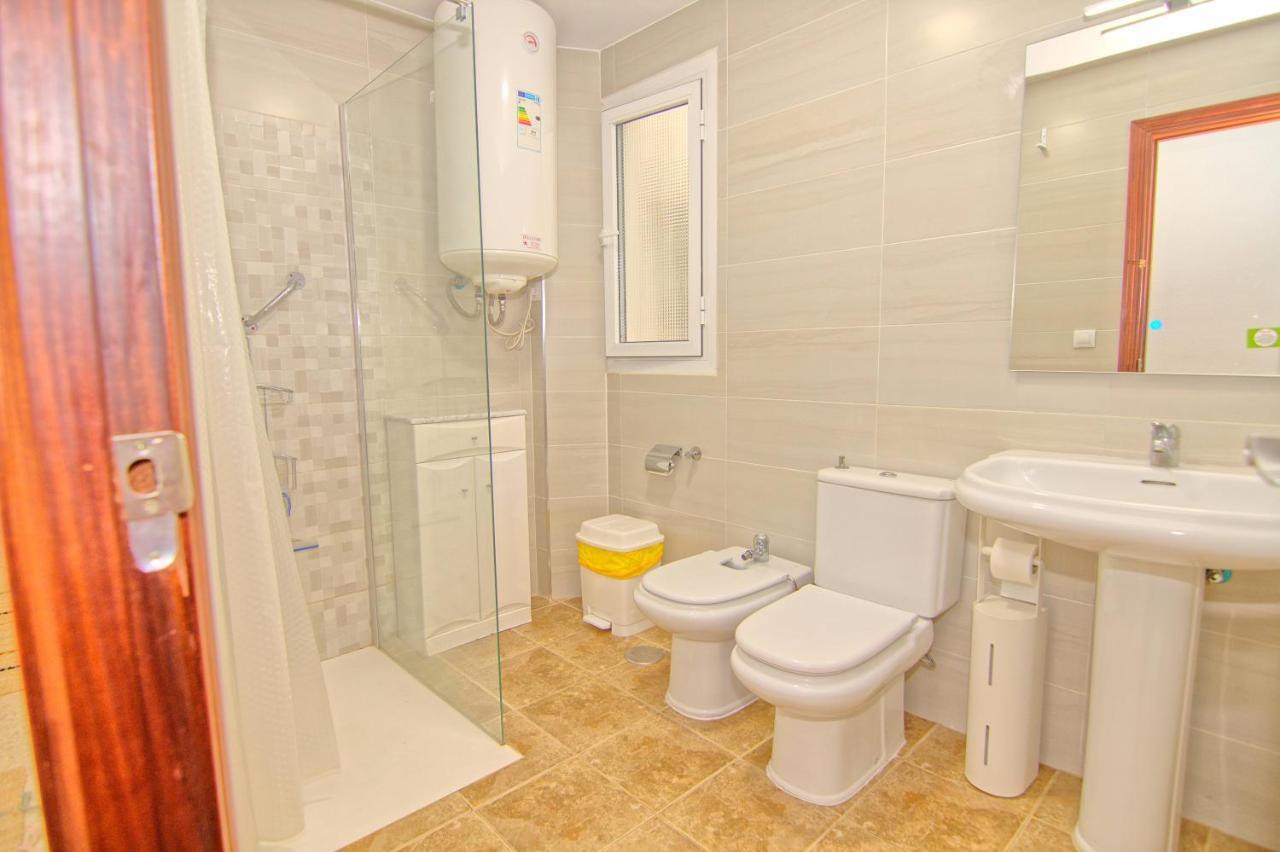 Low Cost Rooms Malaga River Bagian luar foto